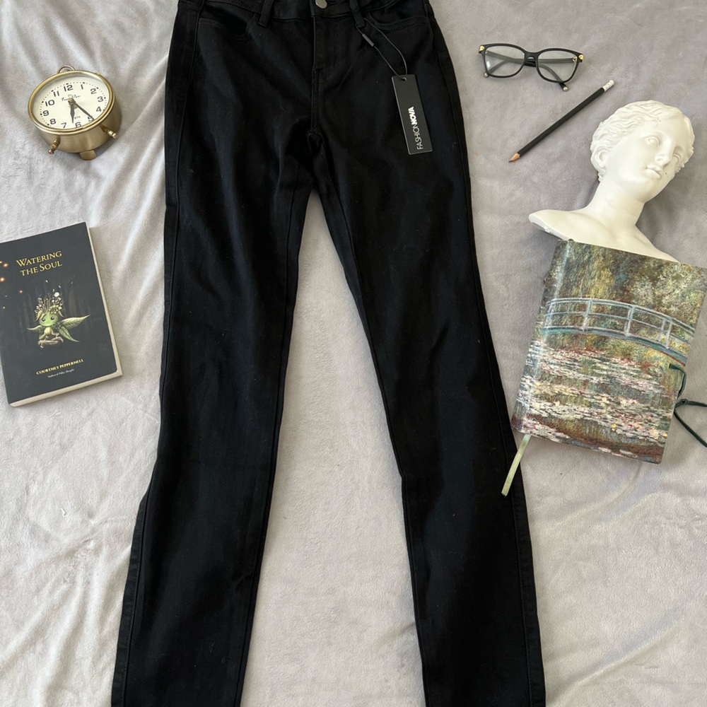 Fashion Nova Black Jeans SIZE 1